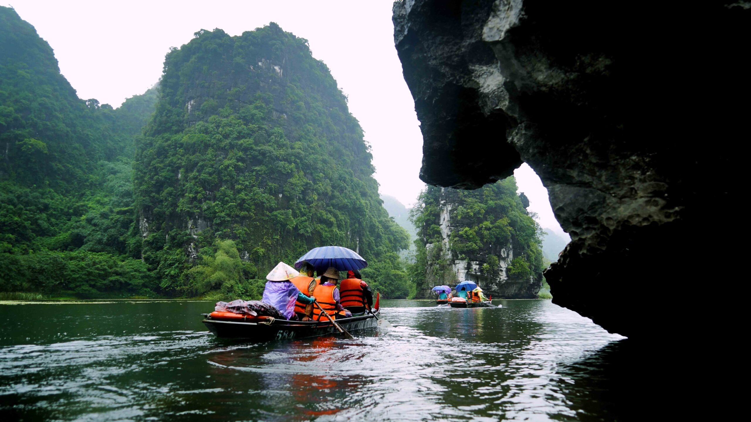 Hanoi City Highlights & Board Halong Bay Overnight Cruise