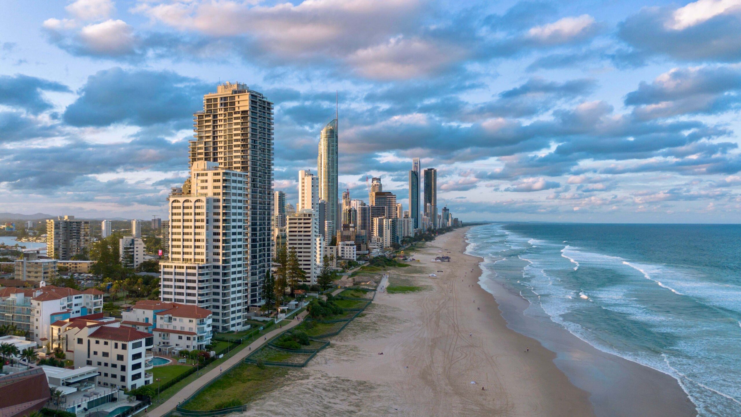 Gold Coast Theme Parks & Surfers Paradise