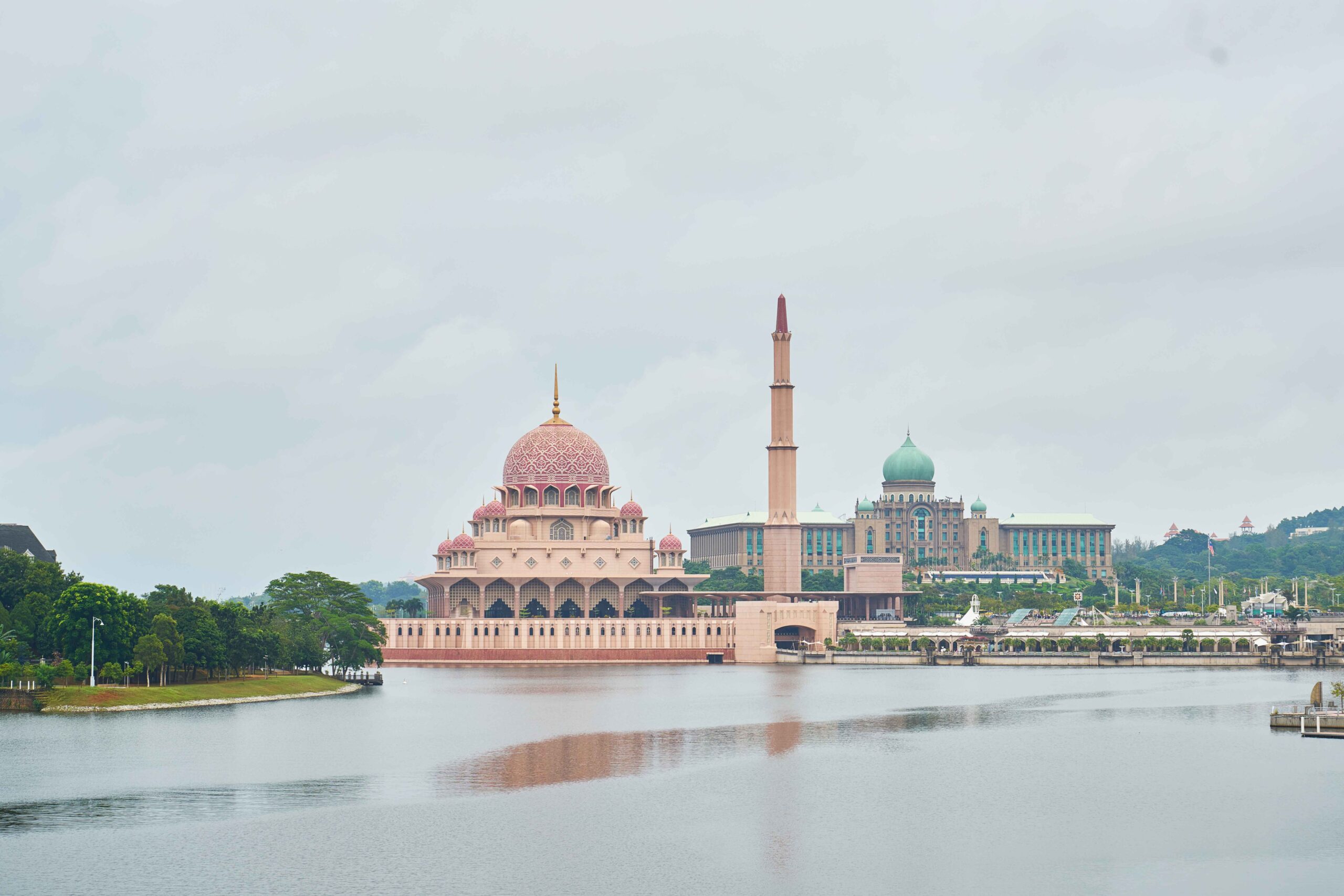 Putrajaya City Tour & Shopping Day