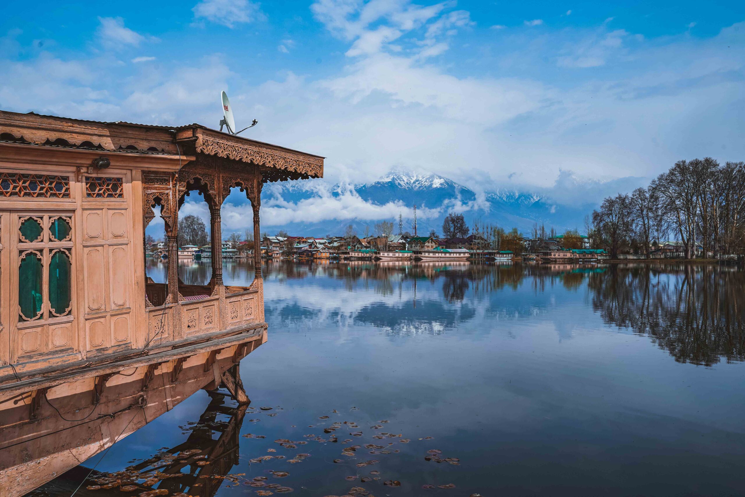 Direct Flight Colombo to Delhi & Onward to Srinagar (Dal Lake Houseboat)