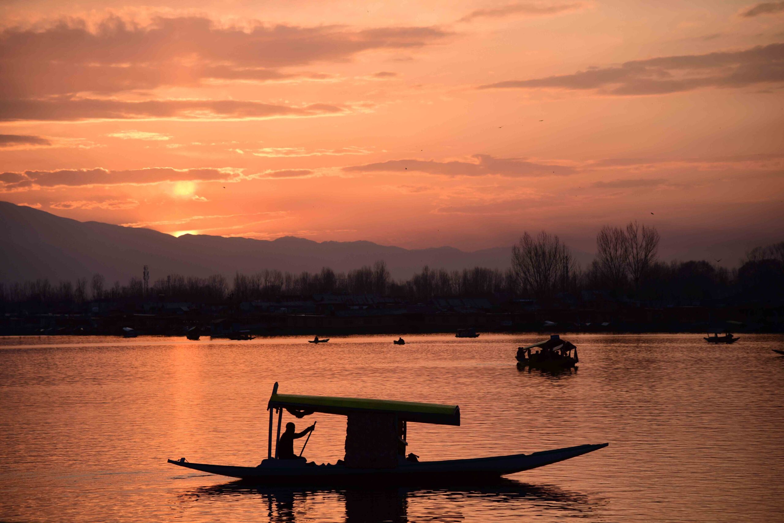 Direct Flight Colombo to Delhi & Onward to Srinagar (Dal Lake Houseboat)